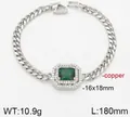 Detailansicht eines 18k weißvergoldeten Kupferarmbandes mit einem quadratischen grünen Edelstein - Versilbert Grün