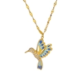 Collier colibri doré avec ailes en émail bleu et détails en pierres de zircone - Pendentif Colibri Doré aux Bords Bleus (G10246725G-1)