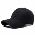Klassische schwarze Baumwoll-Baseballkappe mit minimalistischem XX-Stick und gebogenem Rand - Schwarz mit schwarzer Stickerei