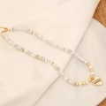Collana in pietra naturale con perline di conchiglia e ciondolo a cuore arcobaleno - Ciondolo a Cuore in Conchiglia (N1133-2)