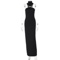 Détail d'une robe noire moulante avec anneau doré au col et fente latérale haute chic - S / Noir