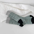 Calcetines de algodón con rayas verdes de estilo retro con puños grises y talones negros - Talla única / verde claro