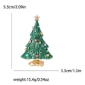 Emaille kerstboom broche met kleurrijke strass-steentjes op gouden basis, 5,3 cm - Groen
