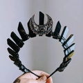 Couronne Wicca gothique avec cristaux noirs et détail de croissant de lune bronze - Style Lune Mystérieuse Cristal Noir (10)