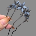 Épingle à cheveux papillon en U gris foncé avec fleur de gemme bleue et strass gris brillants - Fleur en Strass Émaillé Noir (197) / Gris/Bleu