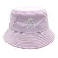 Détail de la broderie crâne blanc sur un chapeau bob en coton violet clair avec coutures - M (56-58cm) / Violet