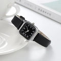 Dettaglio dell'orologio al quarzo quadrato con cinturino in pelle e quadrante elegante - Cinturino Nero Quadrante Nero