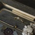 Vintage 925 silver ring in golden finish featuring a central pearl and small diamonds - Gold Vintage Pearl (JZ1161)