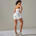 Set sportivo bianco senza cuciture con reggiseno e pantaloncini a vita alta per yoga - Bianco Latte
