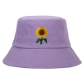 Violetter Fischerhut aus Baumwolle mit Sonnenblumen-Stickerei in der Vorderansicht - Verstellbar / Violett