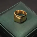 Gepolijste gouden vierkante zegelring van roestvrij staal met een minimalistisch design - US 7 / Goud