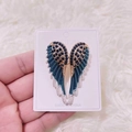 Spilla ad ali d'angelo dorate con trama verde acqua e dettagli in strass blu - Blu