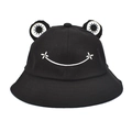 Dettaglio di un cappello a secchiello nero con occhi di rana e sorriso ricamato davanti - M(56-58cm) / Nero