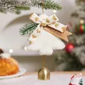 Weihnachtsbaumanhänger aus weißem Plüsch mit goldener Glocke und Holzschild-Deko - Plüsch und Metall / Weiße Weihnachtsbaumglocke