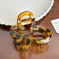 Retro leopard print resin claw clip with hollowed-out clover design and amber texture - 7cm / Yellow