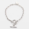 Bracciale a catena argento con chiusura a barra e ciondolo a cuore su sfondo bianco - Catena con Fibbia OT e Ciondolo a Cuore-Argento (NCB00642-1)