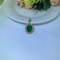 Pendentif doré élégant avec pierre précieuse vert émeraude et halo de zircon blanc - Pendentif Seul (Sans Chaîne) / Ovale Émeraude