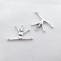 Détail de breloques gymnastes en argent montrant une pose de grand écart pour bijoux - 1 Pièce Équipe de Gymnastique 15x27mm
