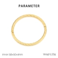 Goldenes Armband mit geflochtener Kordelstruktur und Scharnierverschluss 58x50x4mm - Gedrehte Textur (KB184168-KFC) / Gold