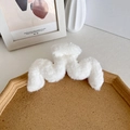 Große wellige weiße Plüsch-Haarklammer für dickes Haar, weiches Kunstfell Winter-Accessoire - Weiß