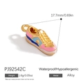 Pendentif chaussure en émail rose et bleu avec finition dorée et spécifications d'objet - Sneaker Rose (PJ92542C)