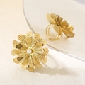 Anello regolabile a fiore traforato dorato con perla bianca e trama radiale - Stile Perla Cava Radiale (KR113308-SP)