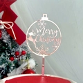 Nahaufnahme von roségoldenem Acryl-Kuchendeko Merry Christmas mit Rentier-Motiv - Roségold Glocke Rentier