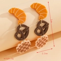 Acryl-Ohrringe mit Croissant Brezel und Waffel Anhängern Metallhaken und 7cm Länge - Croissant & Waffel Gebäck