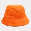 Lebhafter orangefarbener Fischerhut aus Kunstpelz für den Winter mit weichem Plüsch - Einheitsgröße / Orange