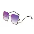 Randlose übergroße Sonnenbrille mit lila Verlaufsgläsern und silbernen Wellenbügeln - Silberner Rahmen/Blaue Verlaufsgläser