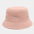 Détail de la broderie Forever blanche sur le tissu en coton rose du chapeau bob - M (56-58cm) / Rose Poudré