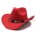 Détail d'un chapeau en laine rouge avec ceinture en cuir serpent et œillets argentés - M (56-58cm) / Rouge