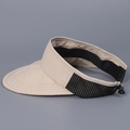 Detalle de visera beige con malla de panal negra y cordón elástico ajustable trasero - M (56-58cm) / Beige