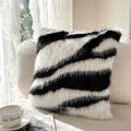 Coussin nordique en fausse fourrure zébrée à rayures noires et blanches pour canapé - Noir et Blanc Fausse Vison