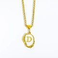 Collar de acero inoxidable chapado en oro 18K con colgante letra D en esmalte blanco - Letra-D