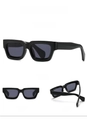 Vistas detalladas de las gafas de sol cuadradas negras vintage con montura gruesa - Montura Negra Lentes Gris Negro