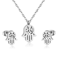 Poliertes silbernes Hamsa-Hand Halsketten- und Ohrring-Set aus Edelstahl auf Weiß - Silber