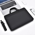 Wasserdichte schwarze Laptoptasche mit Schultergurt und digitalem Zubehör - 13-14.1 Zoll / Schwarz
