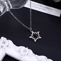 Collar de copo de nieve plateado con un centro de estrella negra y circones - Estilo de Estrella de Cinco Puntas Negra de Doble Capa (Bañado en Oro Blanco, Negro 1166)