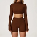 Ensemble de yoga marron foncé pour femme avec haut court et short taille haute - S / Manches Longues + Shorts / Brun Caramel