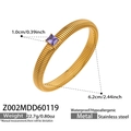Vue détaillée du bracelet élastique en acier inoxydable doré avec zircon violet carré - Largeur 12mm / Zircone Violet (Z002)