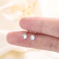 Orecchini a perno in argento S925 con pietra di luna e chiusura a vite per donna macro - Oro Bianco