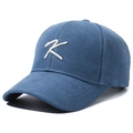 Blaue Vintage-Baseballkappe mit weißer K-Stickerei und Denim-Textur für Paare - Blau