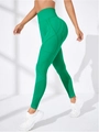 Détail macro du legging de yoga vert sans couture à taille haute et textures compressives - Vert