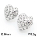 Pendientes de corazón plateados con textura tejida y brillantes detalles de strass blanco - Pendientes de botón color acero (KE113737-KFC)