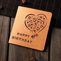 Biglietto d'auguri in carta kraft con cuore intagliato e scritta Happy Birthday - 324# Cuore Viola / Con Busta Kraft