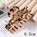 Macro view of 9.5cm leopard tortoiseshell hair claw clip with sturdy metal spring details - 9.5CM / Leopard Tortoiseshell