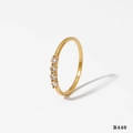 Anello sottile in acciaio inossidabile 316 dorato con quattro pietre di zircone - US 6 / Oro (B440)