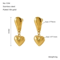 Details von 18k vergoldeten Herz-Ohrringen aus Edelstahl mit 30mm Länge und Maßen - Texturiertes Herz-Design (ZE1394G)