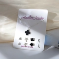 Parure de bijoux argentée avec collier trèfle noir et quatre paires de boucles d'oreilles - Carte Blanche-Collier Trèfle Noir Argenté et 4 Paires de Boucles d'Oreilles (Trèfle/Triangle/Étoile/Lune)